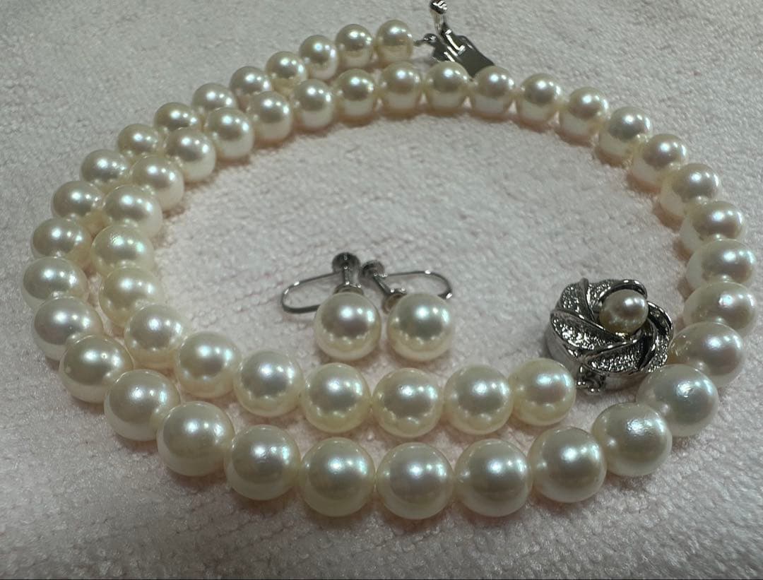 Daimaru Akoya white pink round pearl necklace with silver K14 chain measuring 42cm