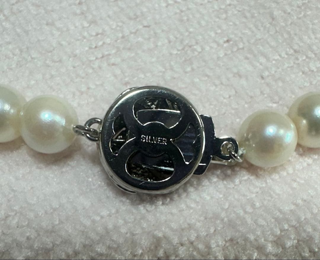 Daimaru Akoya white pink round pearl necklace with silver K14 chain measuring 42cm