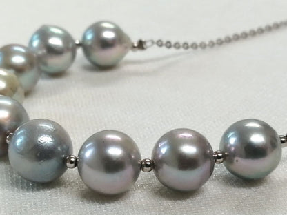 Akoya pearl gray necklace set with nine round gray pearls and a 49 cm silver chain