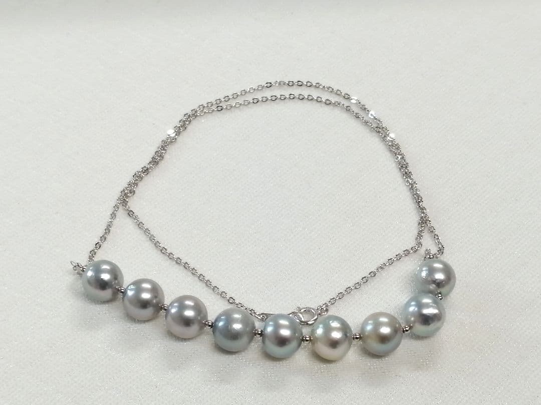 Akoya pearl gray necklace set with nine round gray pearls and a 49 cm silver chain