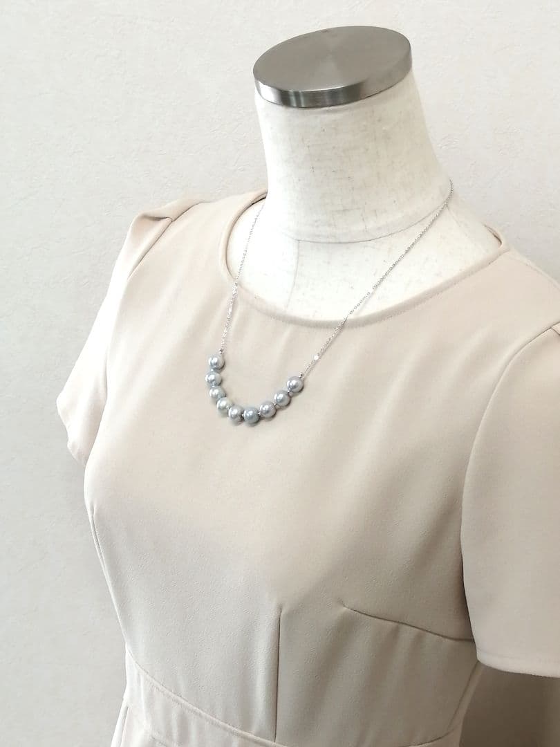 Akoya pearl gray necklace set with nine round gray pearls and a 49 cm silver chain
