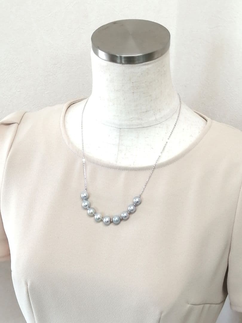 Akoya pearl gray necklace set with nine round gray pearls and a 49 cm silver chain
