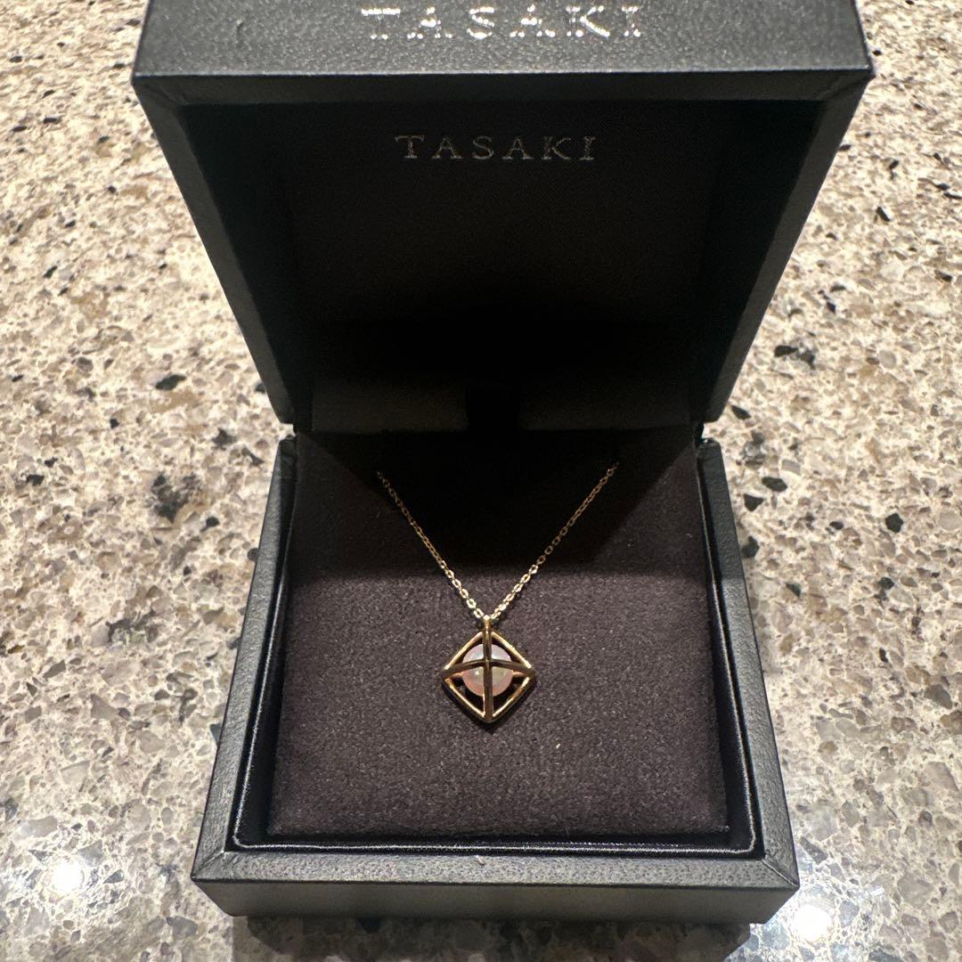 TASAKI Refined Reverion Neo Pearl Necklace featuring elegant white Akoya pearls