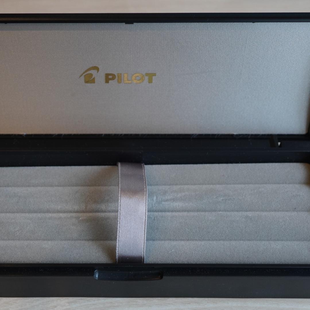 Pilot Pen Elite 95S with 14K medium nib, blue black ink, black resin shaft, and aluminum double anodized cap