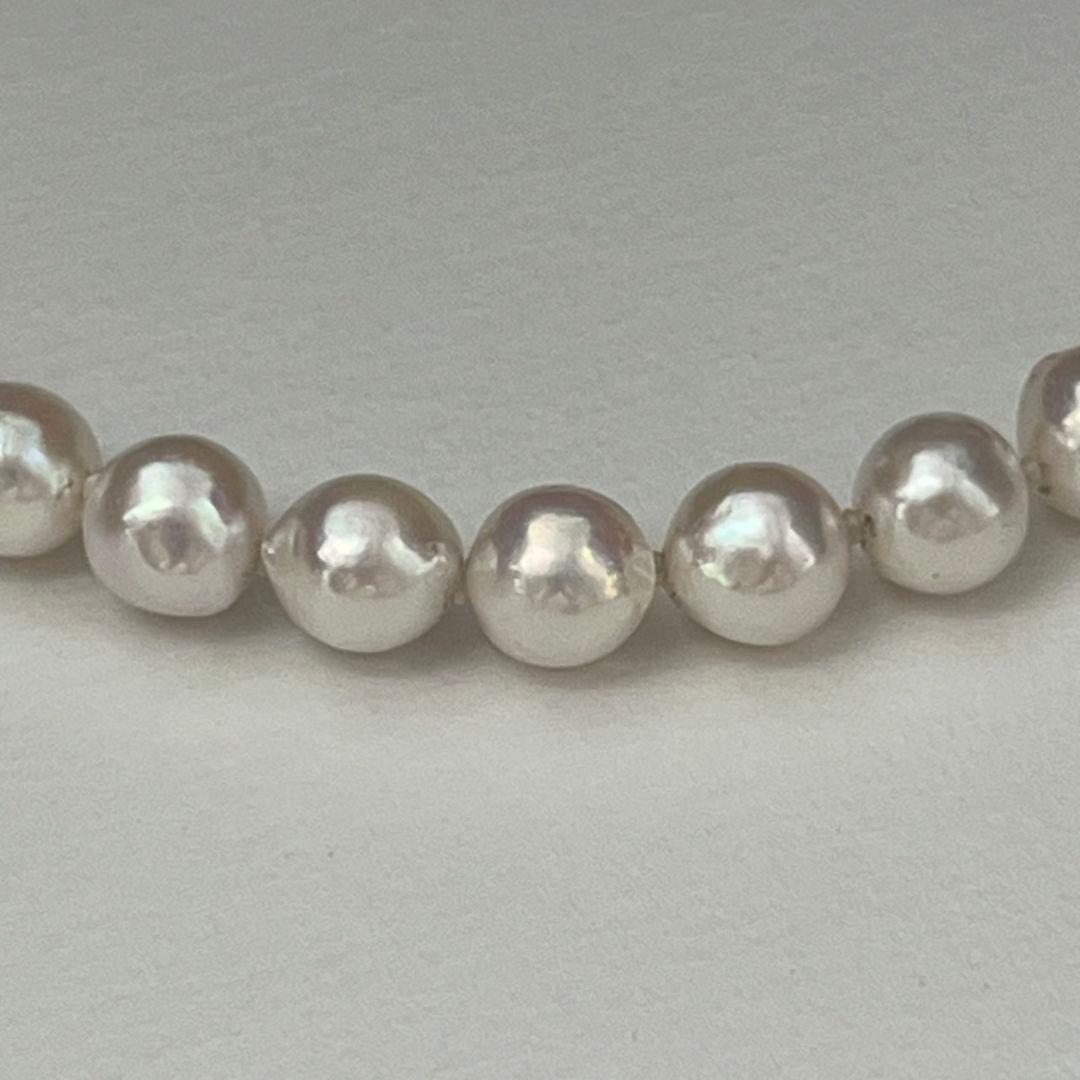 Akoya pearl necklace with 9.0-9.5mm white semi-round pearls and silver engraved round clasp, 42cm length