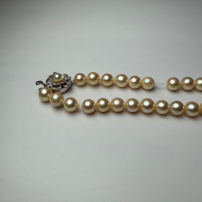 Akoya pearl necklace featuring round 7.0-7.3mm pearls on a 43cm strand