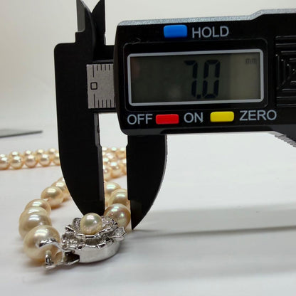 Akoya pearl necklace featuring round 7.0-7.3mm pearls on a 43cm strand