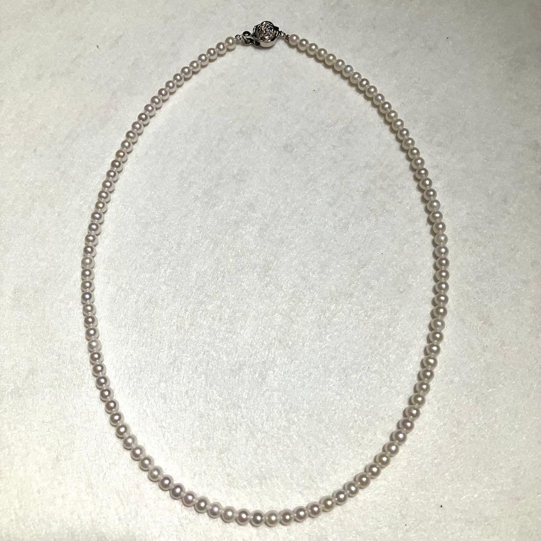 Aqua Baby Akoya Pearl Necklace 4.0mm white pearls with flower motif silver mark, 42cm length