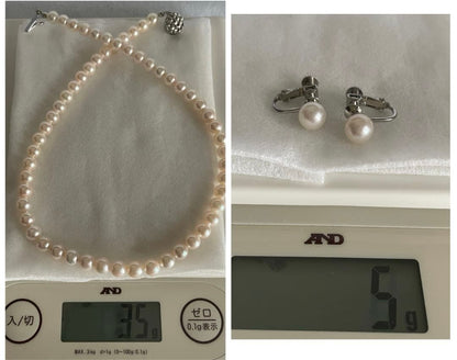 Akoya pearl necklace 43 cm with round 7.5 mm pearls and matching 7 mm pearl earrings set