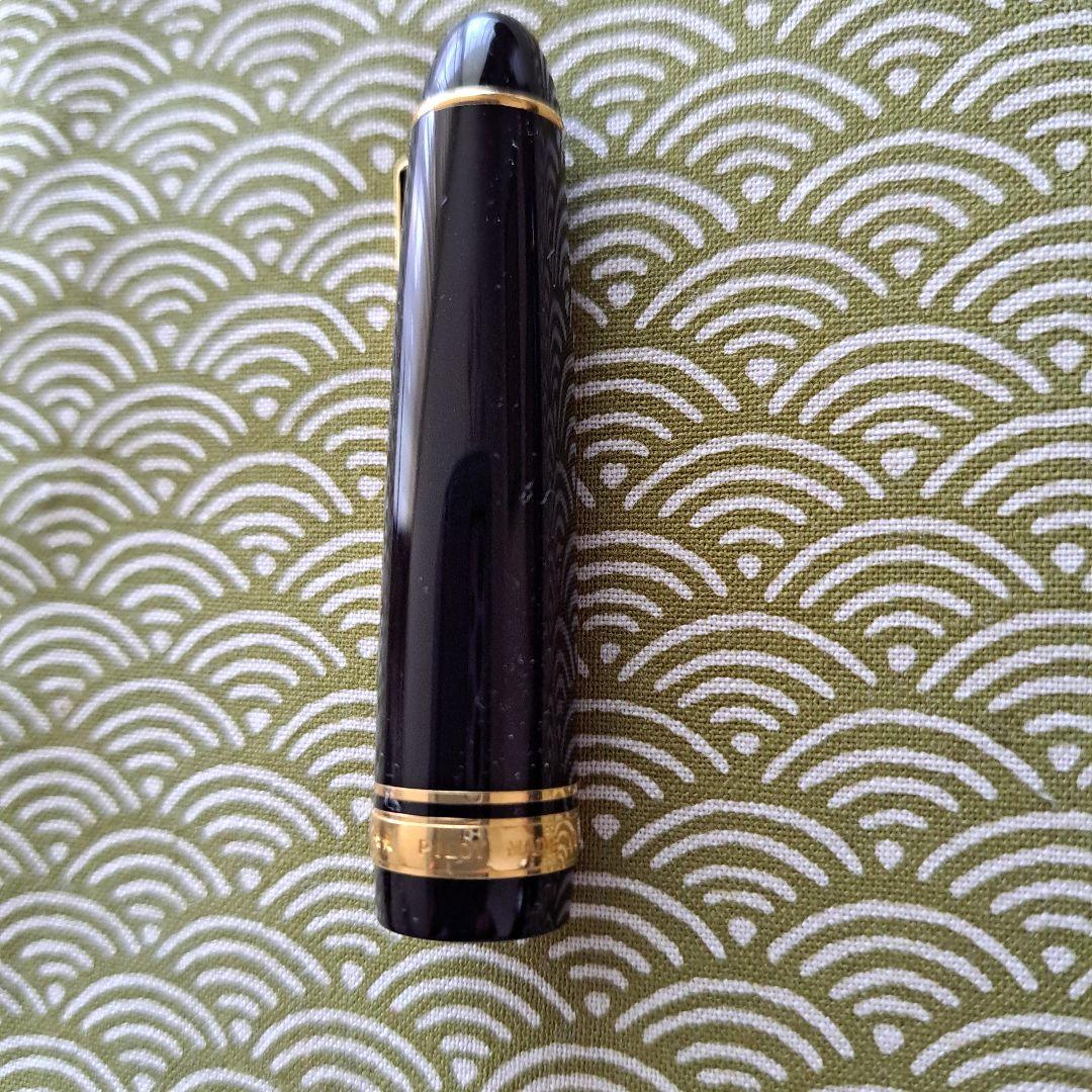 Pilot fountain pen with 10 B nib and 585 karat gold tip in clean condition with slight ink marks