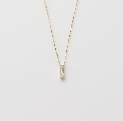 Agete K10 diamond necklace with 0.04ct diamond on 39 cm chain, pendant size 0.55 x 0.2 cm