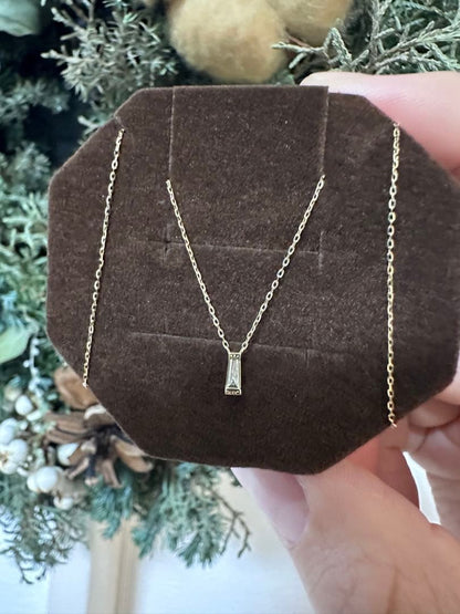 Agete K10 diamond necklace with 0.04ct diamond on 39 cm chain, pendant size 0.55 x 0.2 cm