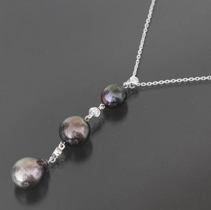 Perleta Mikimoto black pearl necklace with diamond accents on K18 white gold chain, 42cm neck circumference