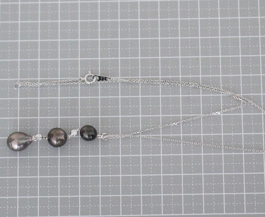 Perleta Mikimoto black pearl necklace with diamond accents on K18 white gold chain, 42cm neck circumference