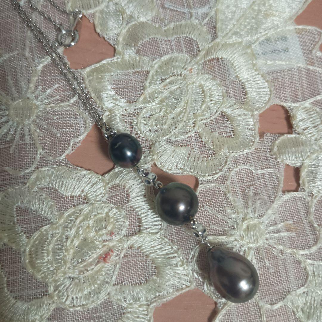 Perleta Mikimoto black pearl necklace with diamond accents on K18 white gold chain, 42cm neck circumference