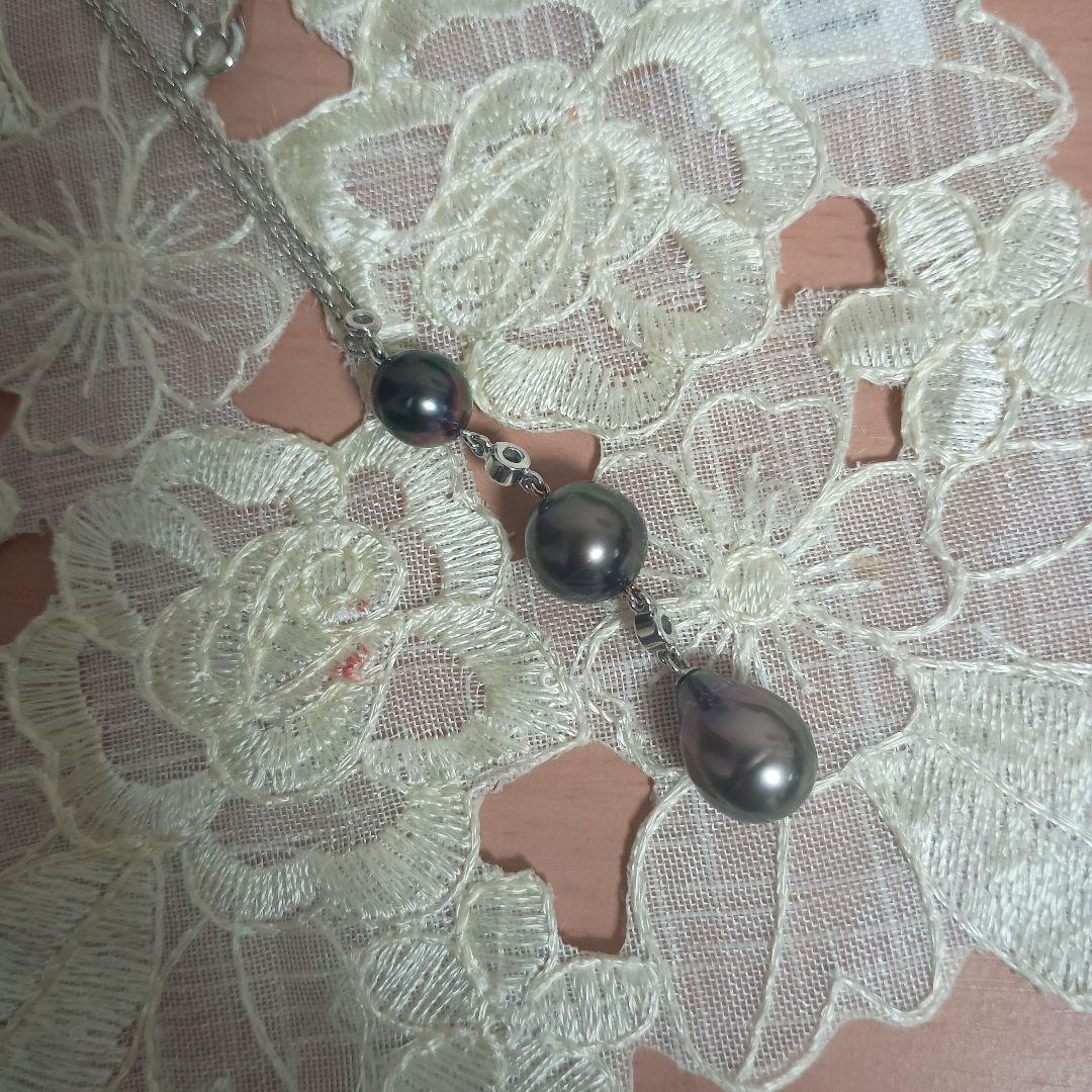 Perleta Mikimoto black pearl necklace with diamond accents on K18 white gold chain, 42cm neck circumference