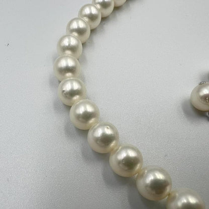TASAKI necklace and earrings set featuring 8.0-8.4mm Akoya pearls with 42cm chain