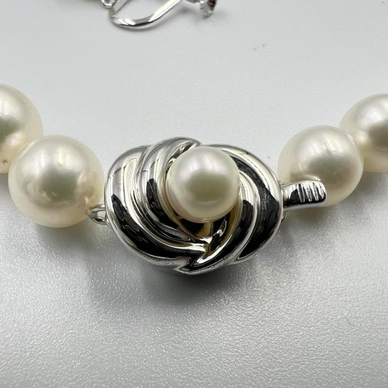 TASAKI necklace and earrings set featuring 8.0-8.4mm Akoya pearls with 42cm chain
