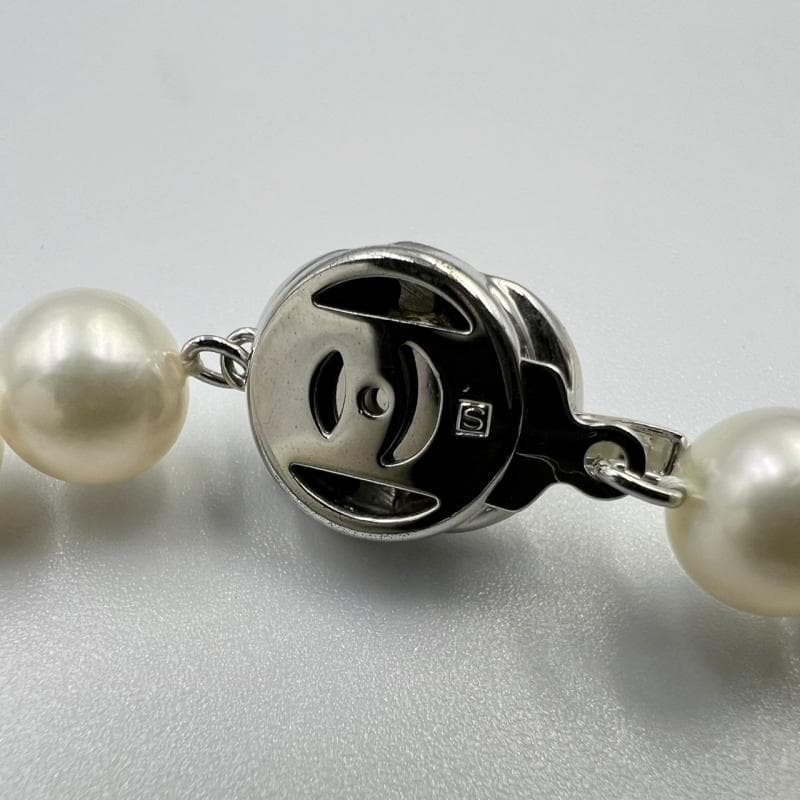 TASAKI necklace and earrings set featuring 8.0-8.4mm Akoya pearls with 42cm chain