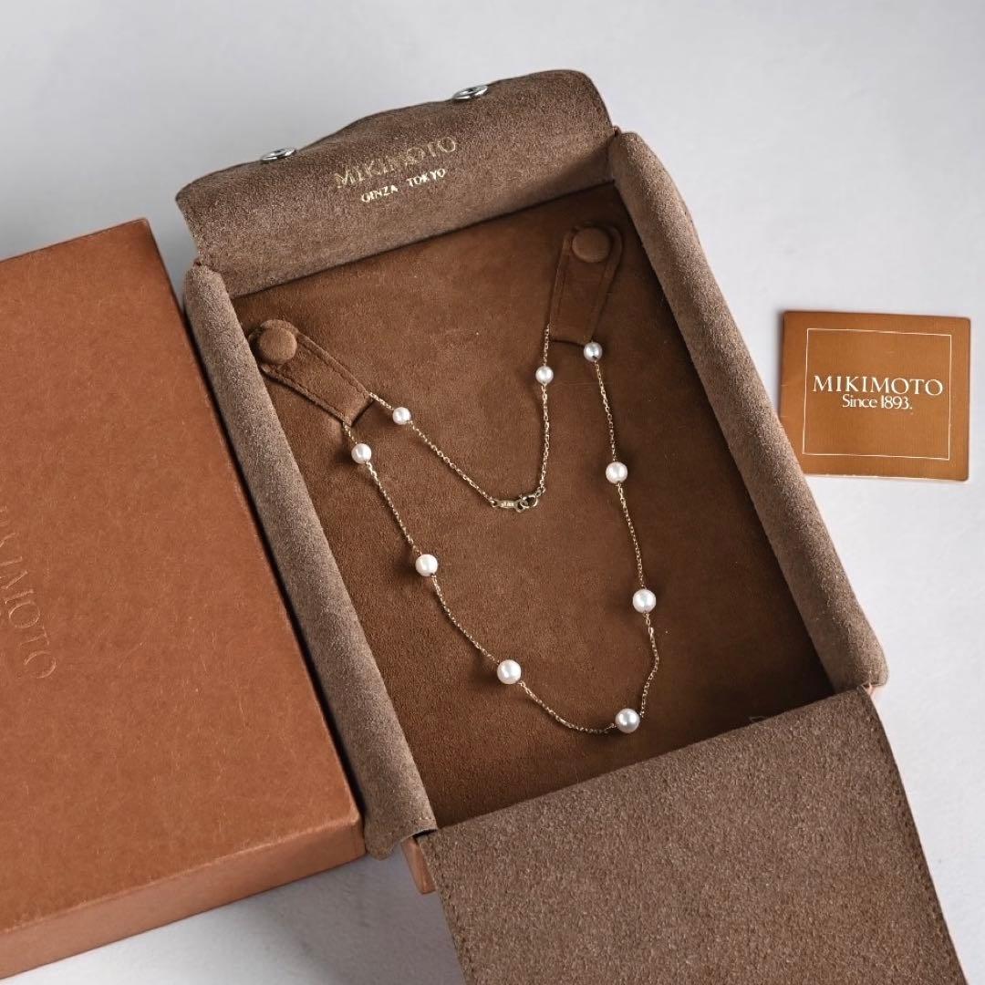 Kuro Pearl Station Necklace featuring nine round pearls with K18 clasp on a 37.5 cm chain
