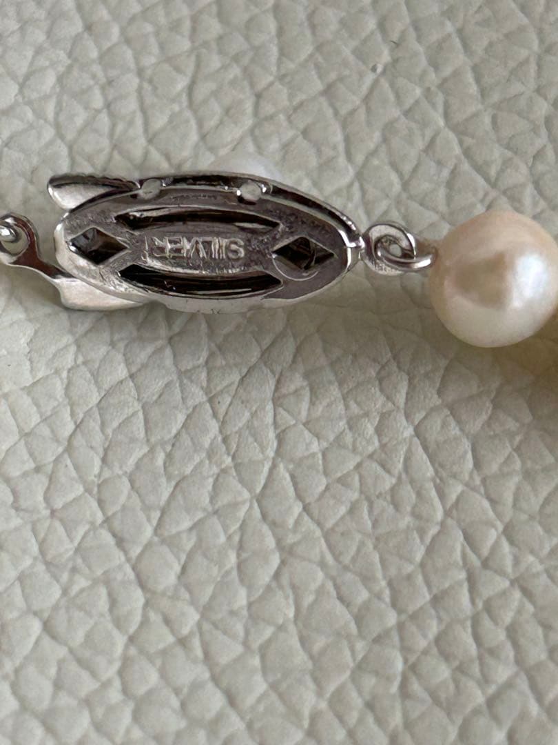 Akoya pearl necklace with silver marking featuring 6mm pearls and 41cm length