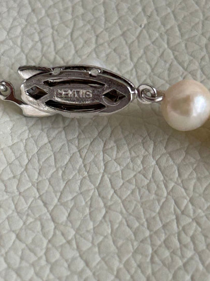 Akoya pearl necklace with silver marking featuring 6mm pearls and 41cm length