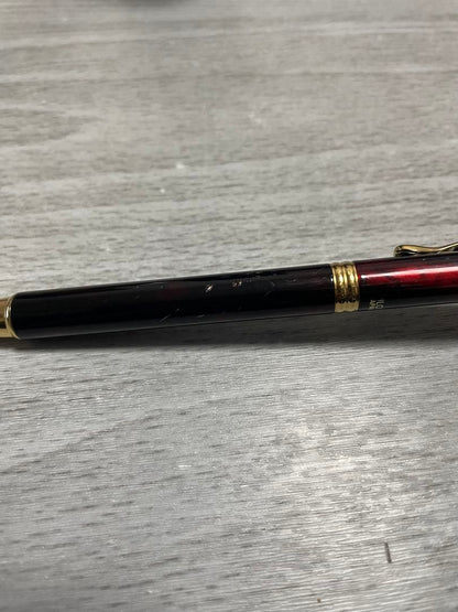 Pilot Cavalier ballpoint pen with red marble barrel and axis, old discontinued model, unused condition