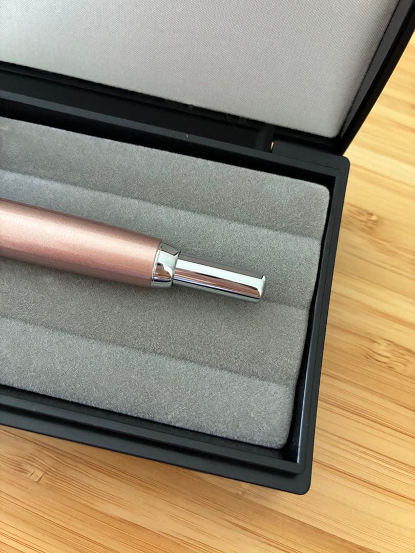 PILOT Capless Fountain Pen Desimo M in Champagne Pink with medium nib and included accessories