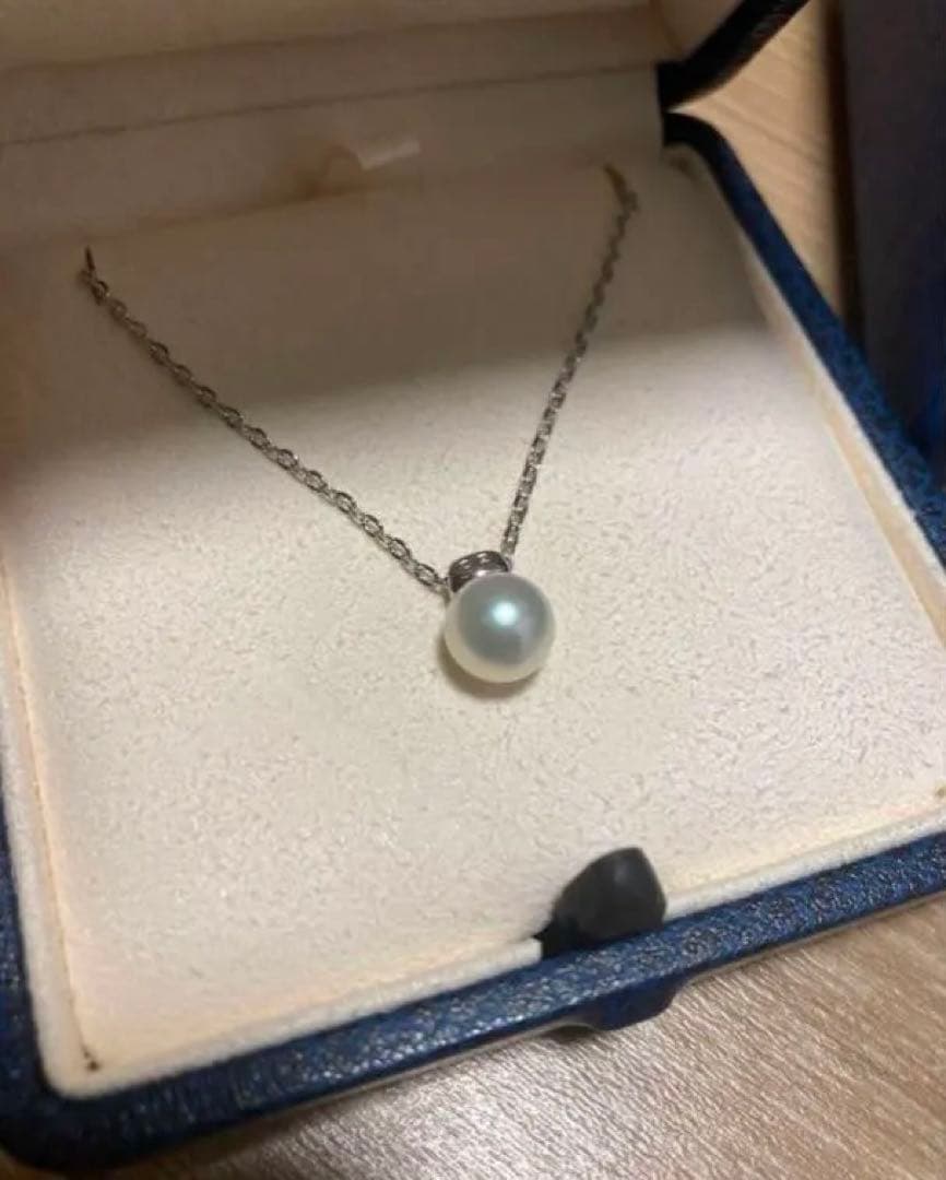 Close-up of Mikimoto elegant pearl necklace with 7-8mm white pearls strung on a delicate chain