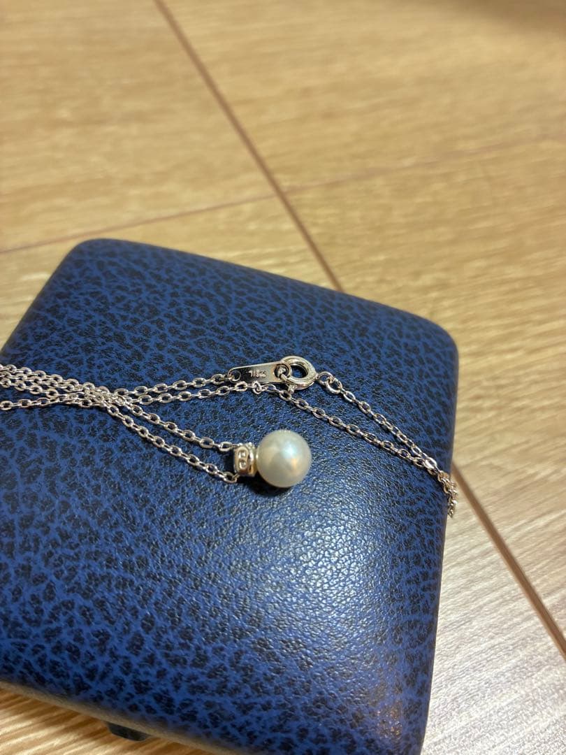 Close-up of Mikimoto elegant pearl necklace with 7-8mm white pearls strung on a delicate chain