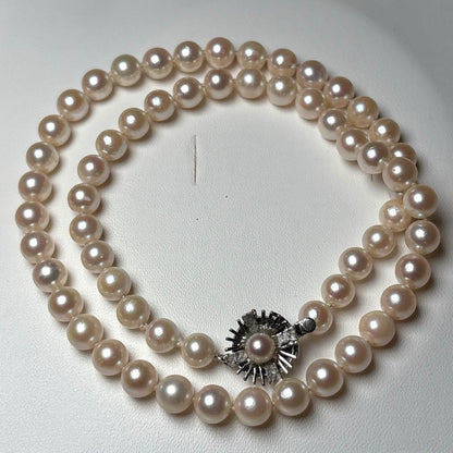 Aoyama pearl necklace with 7.0 to 7.5 mm pearls measuring 47.5 cm length