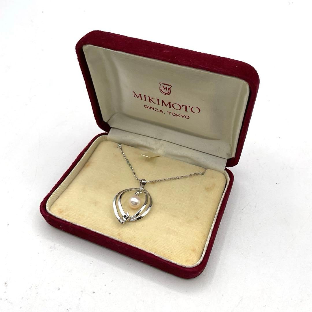 Mikimoto pearl necklace in silver with detailed clasp and round pearls displayed