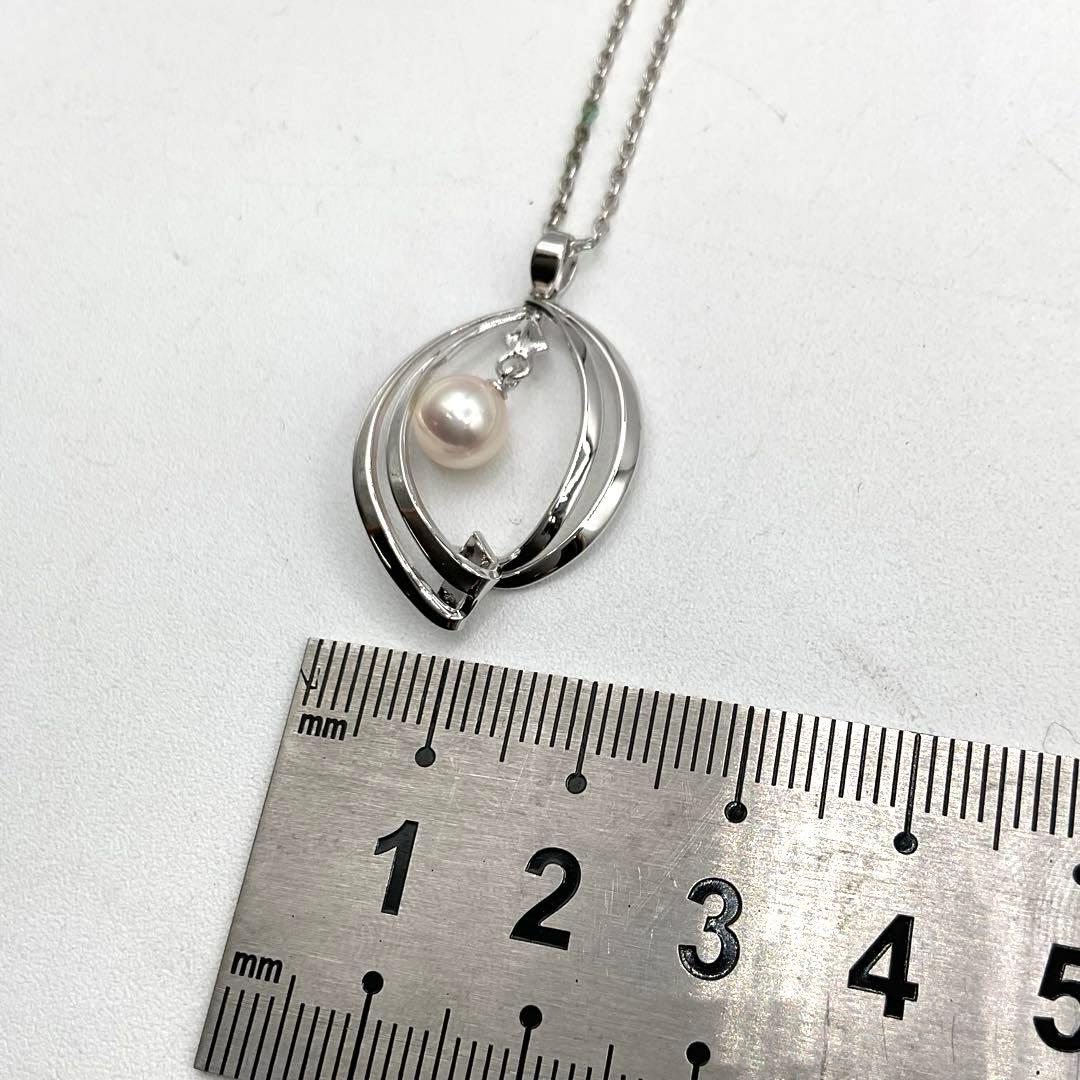 Mikimoto pearl necklace in silver with detailed clasp and round pearls displayed