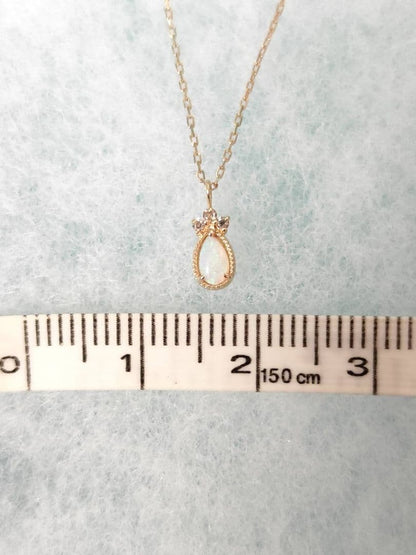 Agate Opal Diamond pendant necklace in K10 gold with a 39.5 cm chain