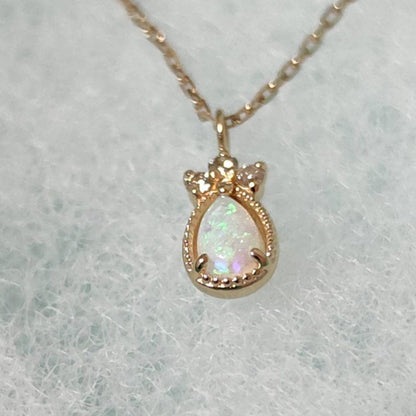 Agate Opal Diamond pendant necklace in K10 gold with a 39.5 cm chain