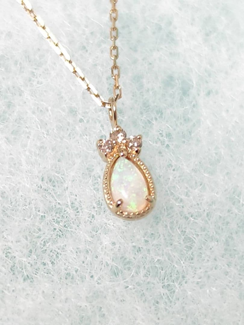 Agate Opal Diamond pendant necklace in K10 gold with a 39.5 cm chain