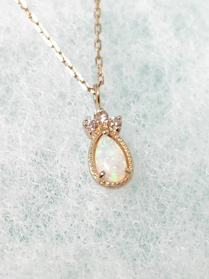 Agate Opal Diamond pendant necklace in K10 gold with a 39.5 cm chain