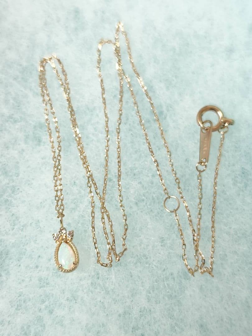 Agate Opal Diamond pendant necklace in K10 gold with a 39.5 cm chain