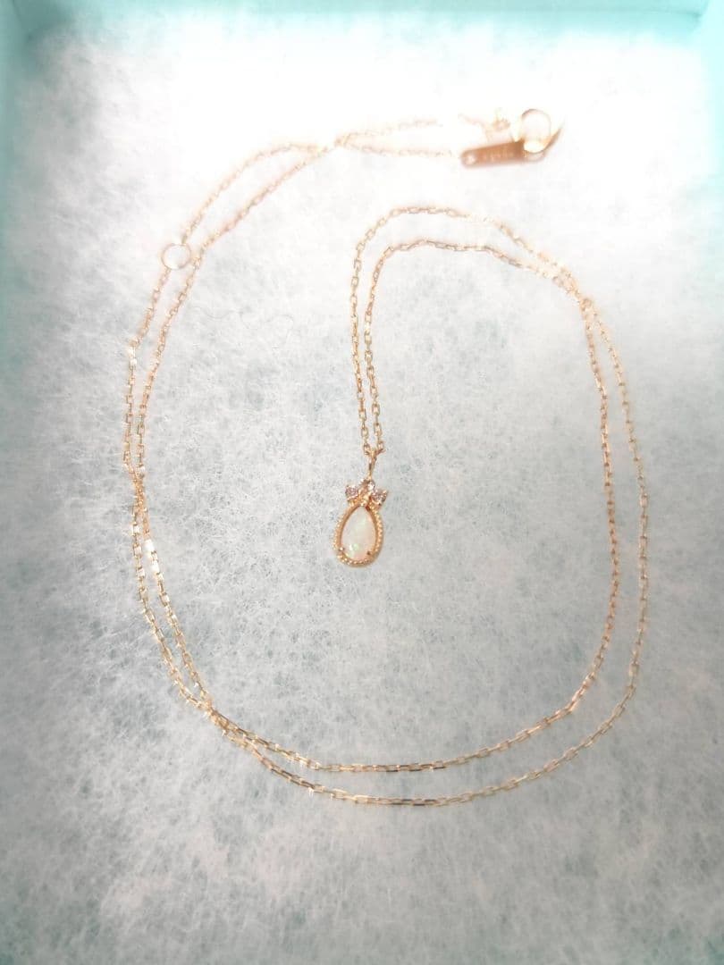 Agate Opal Diamond pendant necklace in K10 gold with a 39.5 cm chain