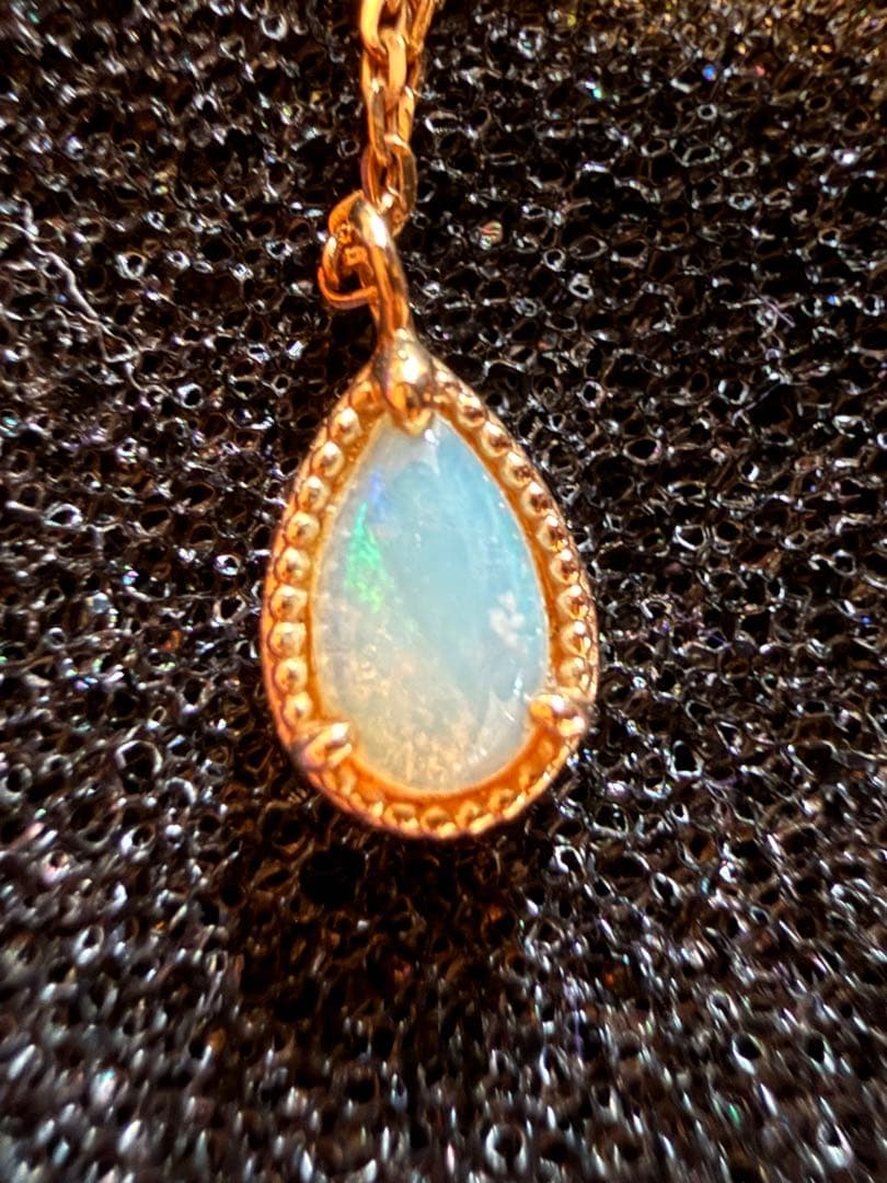 agete K10 gold necklace featuring a glowing opal pendant on a delicate chain