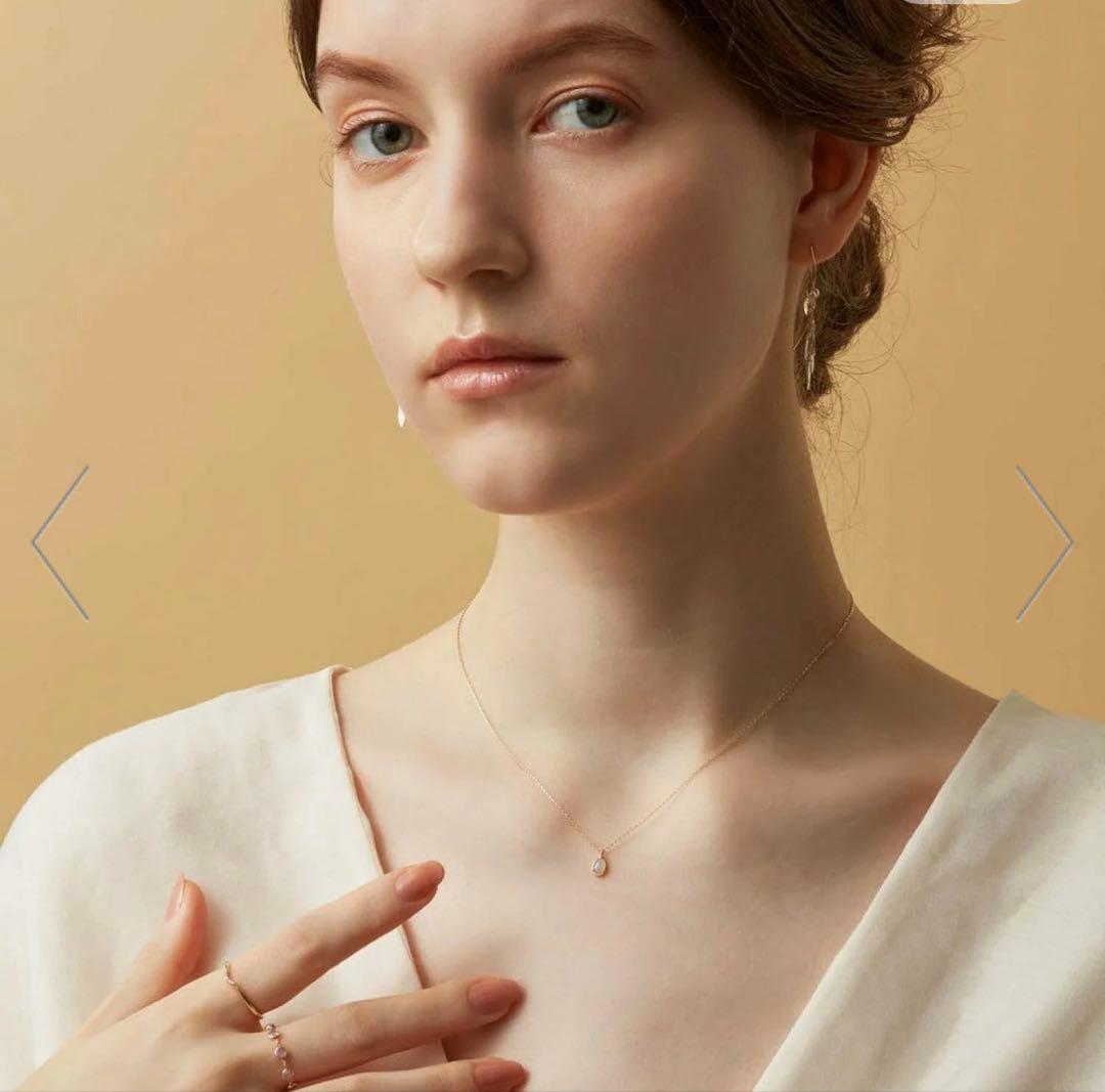 agete K10 gold necklace featuring a glowing opal pendant on a delicate chain
