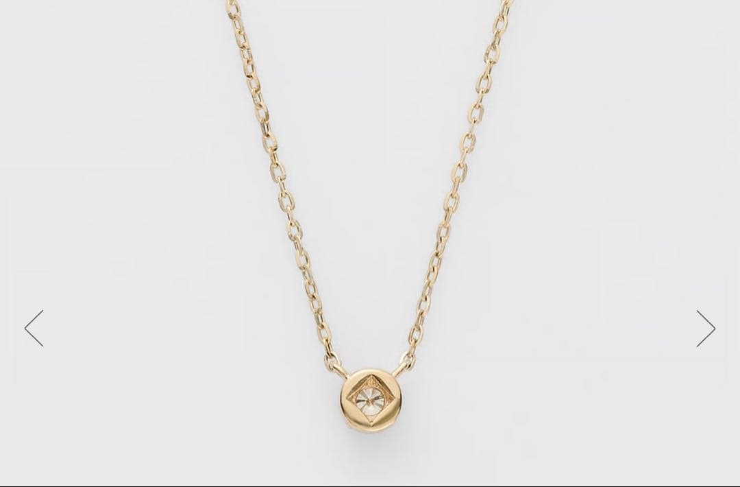 Agete Necklace made of 10 karat gold weighing 0.03 grams showcasing delicate design