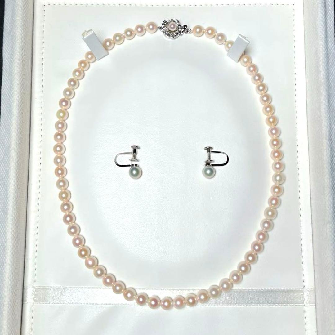 Akoya pearl necklace and earrings set with round 6.0-6.5mm pearls on silver material