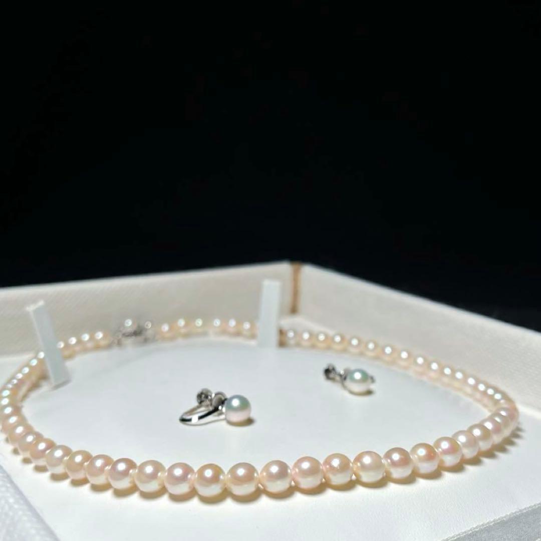 Akoya pearl necklace and earrings set with round 6.0-6.5mm pearls on silver material