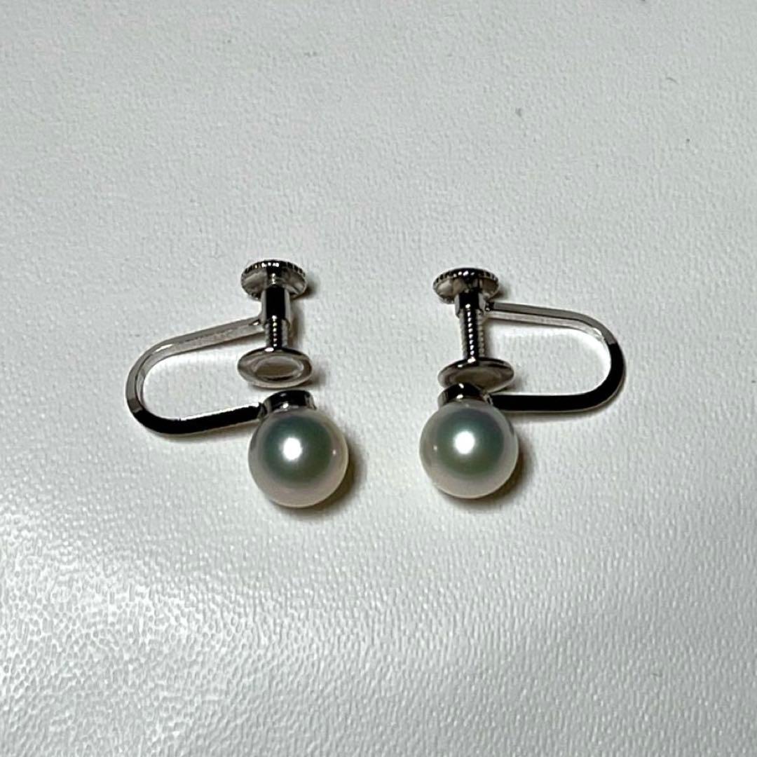 Akoya pearl necklace and earrings set with round 6.0-6.5mm pearls on silver material