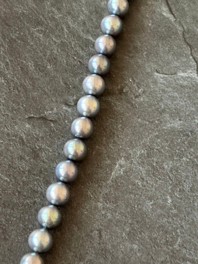 Gray Akoya genuine pearl necklace with silver flower-shaped clasp, 43cm length, 6.5mm pearls