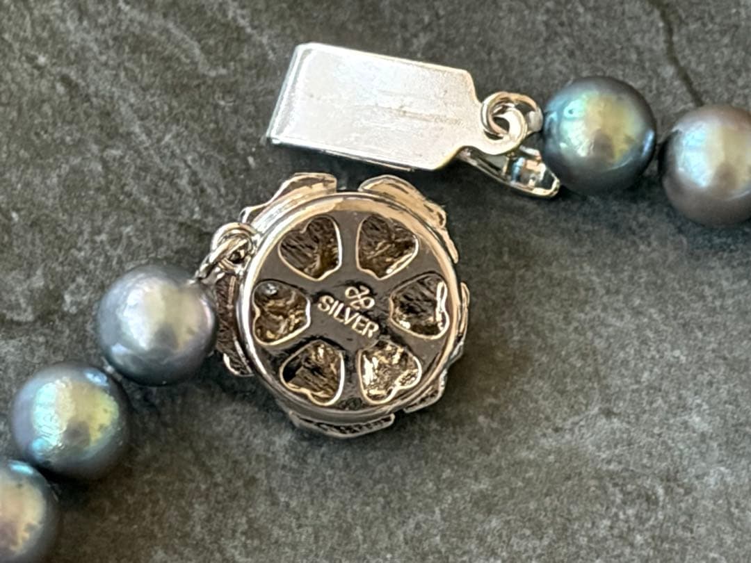 Gray Akoya genuine pearl necklace with silver flower-shaped clasp, 43cm length, 6.5mm pearls