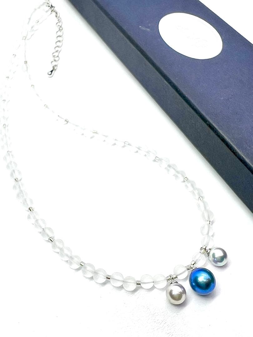 Akiya necklace with black, indigo blue, and natural blue Akoya pearls, Italian K18 gold, quartz, and Venetian glass