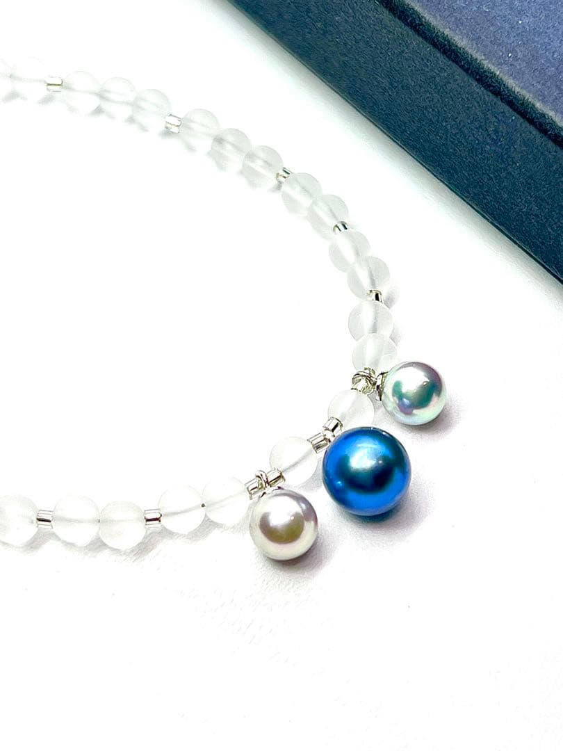 Akiya necklace with black, indigo blue, and natural blue Akoya pearls, Italian K18 gold, quartz, and Venetian glass
