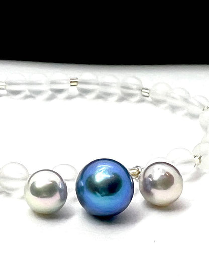 Akiya necklace with black, indigo blue, and natural blue Akoya pearls, Italian K18 gold, quartz, and Venetian glass
